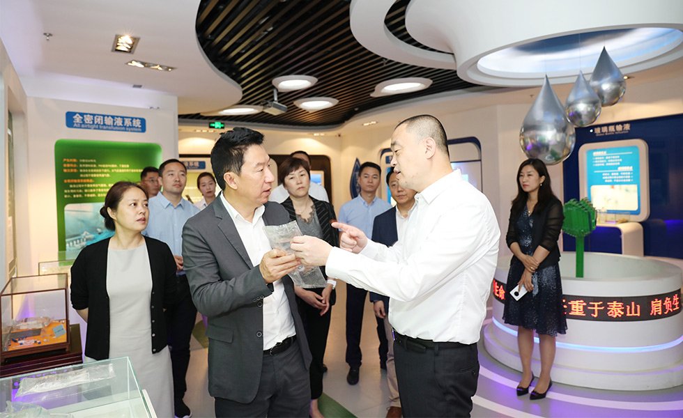 西安曲江新区党工委书记管委会主任姚立军一行莅临华仁药业调研指导